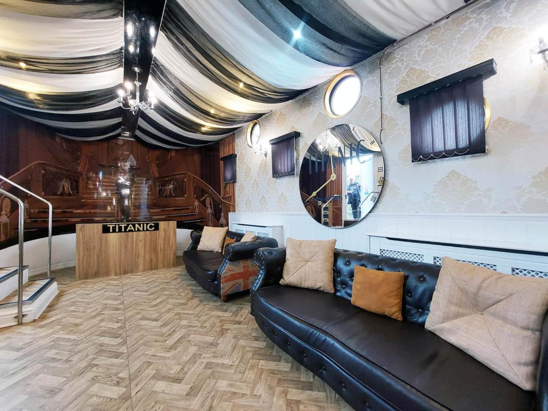 Titanic Boat Botel