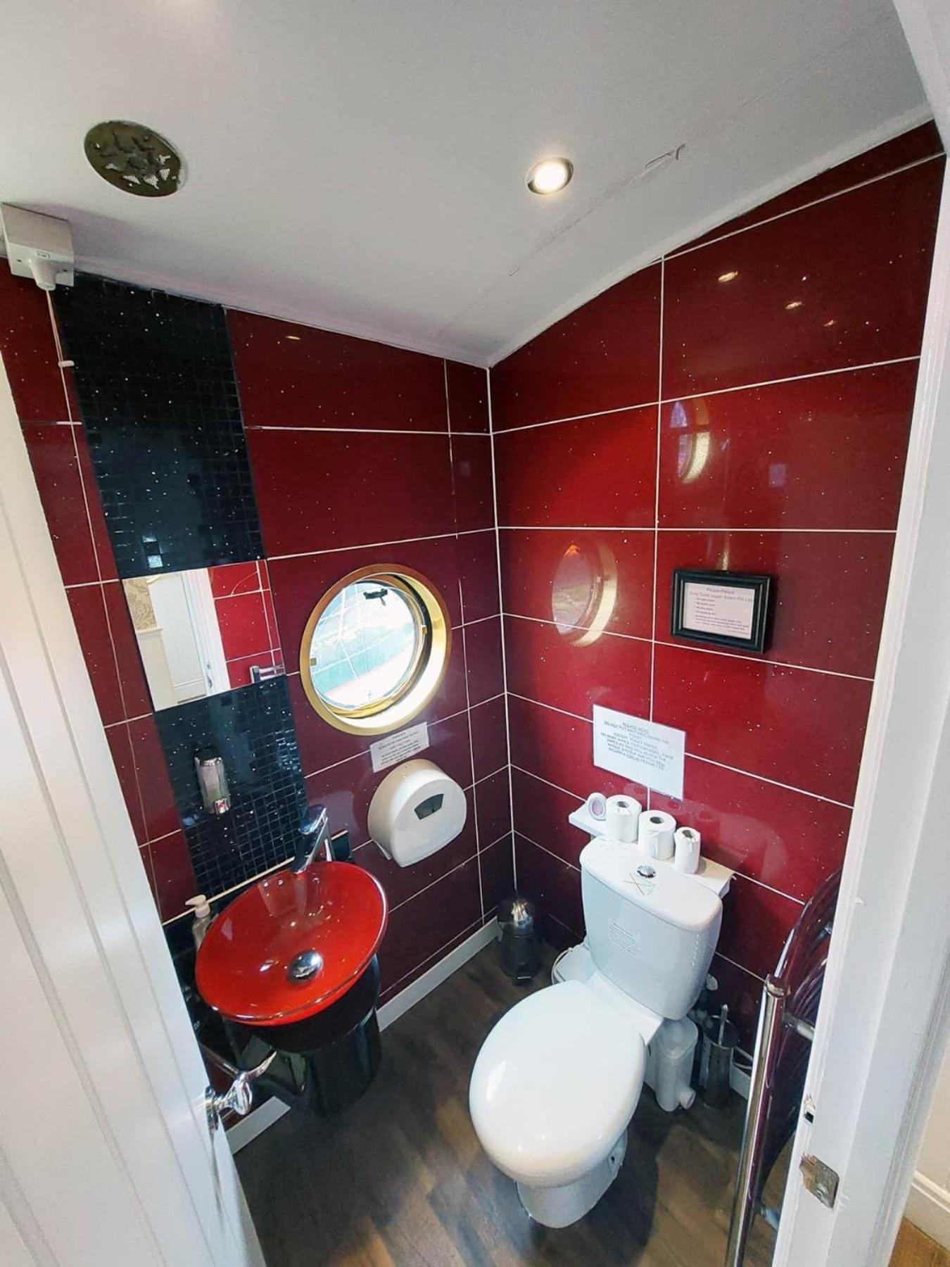 Titanic Boat 5* Liverpool