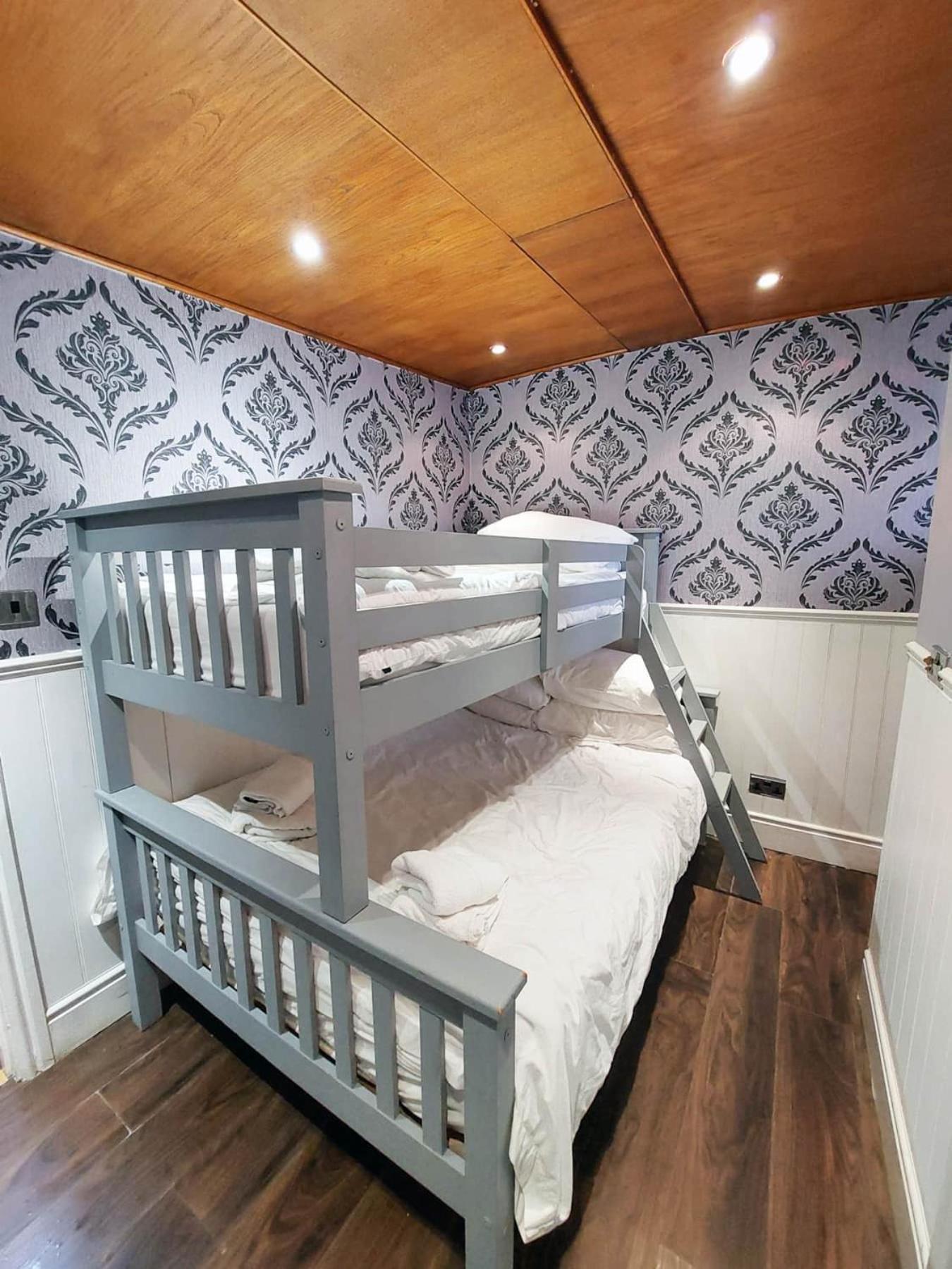 Botel Titanic Boat 5*